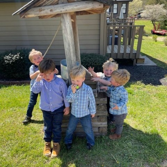 Meet your Posher, Laura - Picture 1 of 1